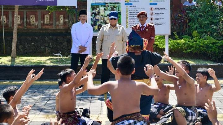 Prabowo Tinjau SRMP 17 Tabanan, Tekankan Program Sekolah Rakyat sebagai Jembatan Memutus Rantai Kemiskinan