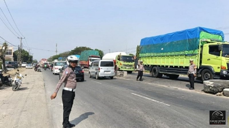 Tragis! Pikap Bermuatan 17 Tamu Pernikahan Tabrakan Beruntun di Pantura Indramayu, 12 Orang Tewas