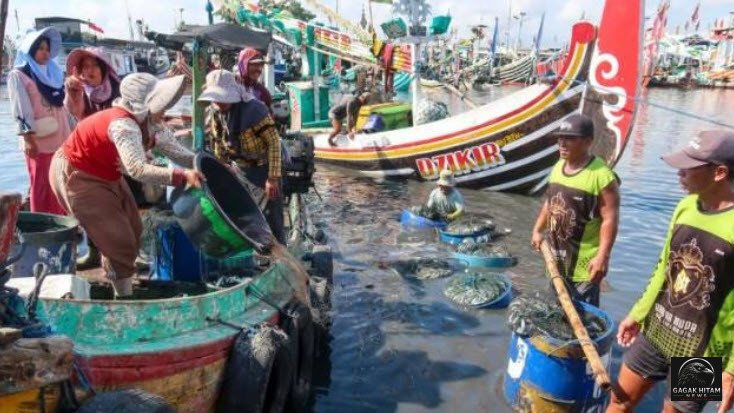 Pemerintah Berikan Harga Khusus BBM Rp15.000 per Liter bagi Nelayan Kapal 30-200 GT